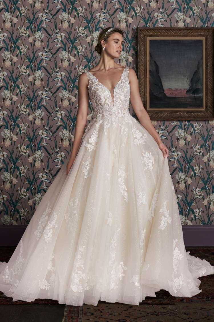 Ivory Colored Wedding Dresses| Arabia Weddings
