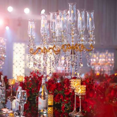 حفل زفاف هندي رومانسي باللونين الأحمر والأبيض في دبي