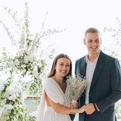 An Elegant White Floral Wedding in Dubai