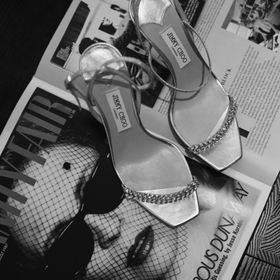 حفل زفاف أبيض في أجواء دبي الفاخرة