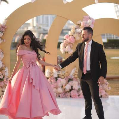 A Lovely Blush Alfresco Engagement in Dubai