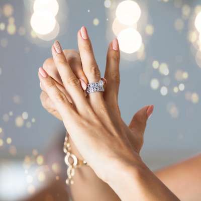 Engagement Ring Shopping 101: 7 Tips And Tricks