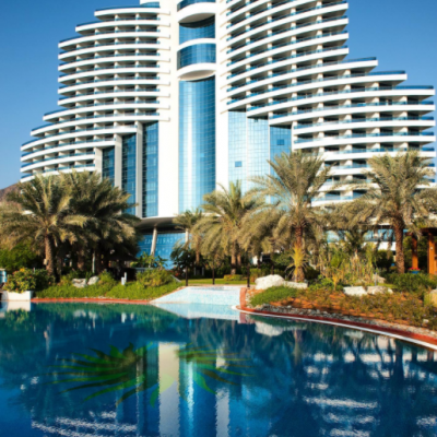 منتجع لو ميريديان العقة بيتش