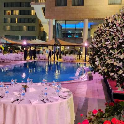 حزمة الزفاف الحصرية في الهواء الطلق في فندق كمبينسكي عمان