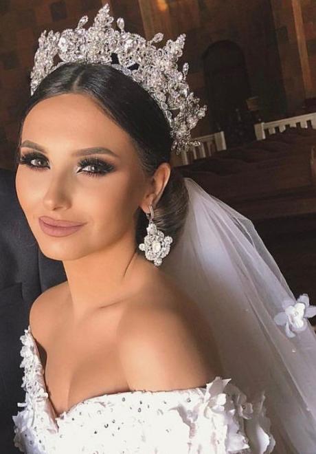 Beautiful Bridal Hairstyles with Tiaras