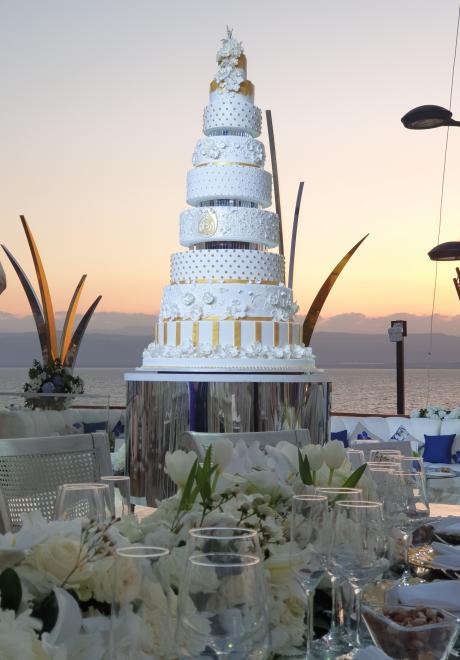 حفل زفاف بدرجات اللون الأزرق في البحر الميت الأردن