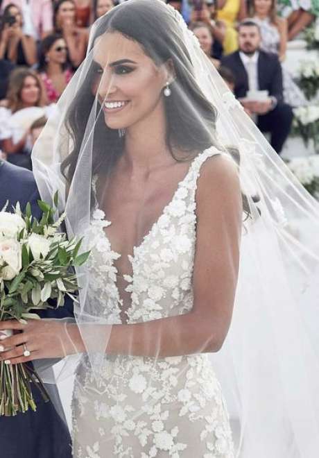 Hair Down Bridal Hairstyle Arabia Weddings
