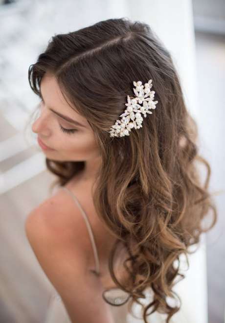 Beautiful Ways to Wear Your Hair Down on Your Wedding Day