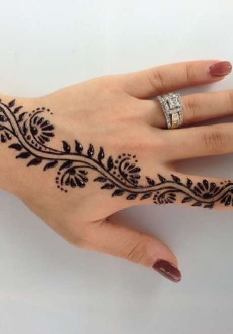 Simple Henna Design 7