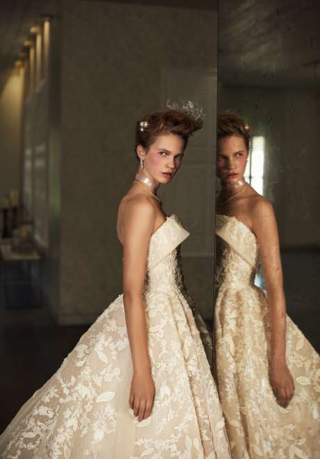 مجموعة فساتين الزفاف الجاهزة لعام 2021 من تصميم سعيد قبيسي