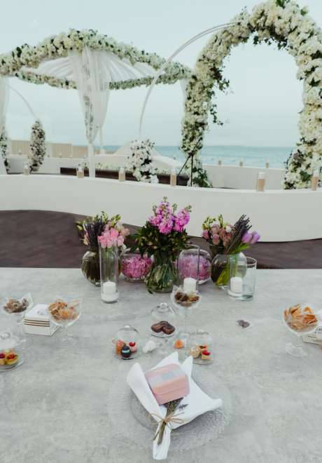 حفل زفاف ساحر بإطلالة بحرية في قطر