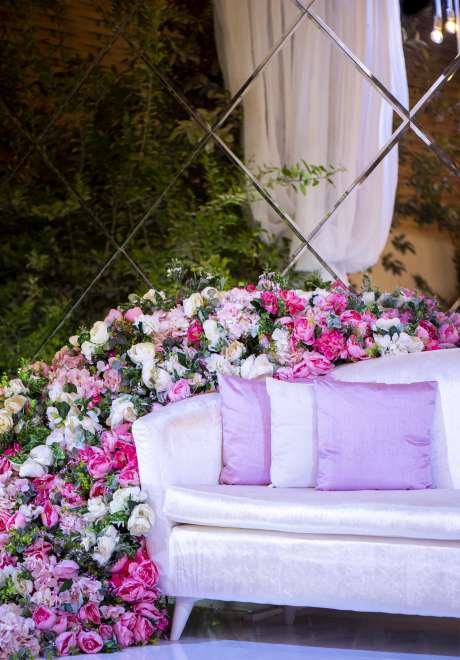 حفل زفاف من وحي الأزهار المتفتحة في قطر
