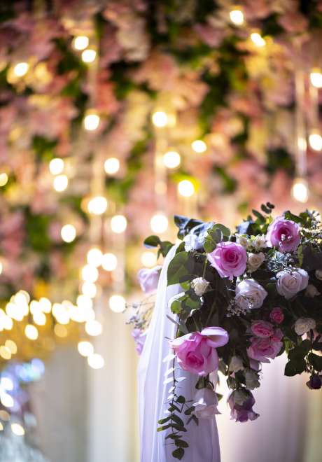 حفل زفاف من وحي الأزهار المتفتحة في قطر