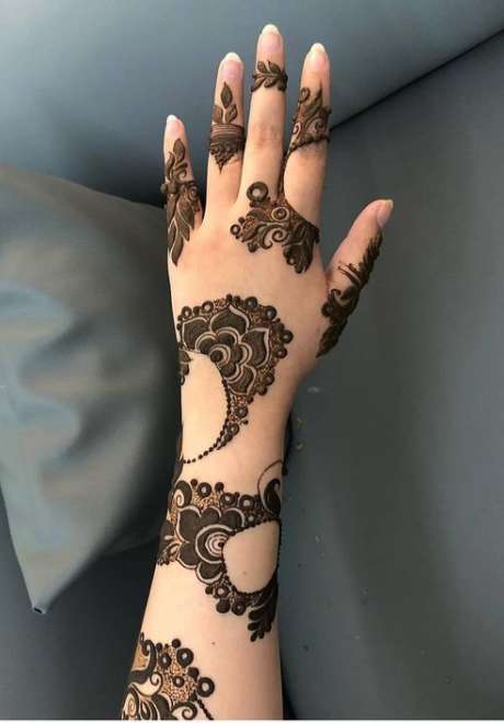 Emirati Henna Designs and Ideas We Love