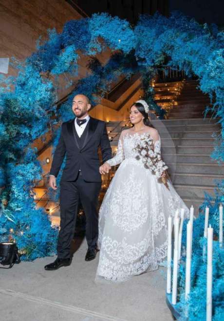 حفل زفاف باللون الأزرق في الهواء الطلق في عمان