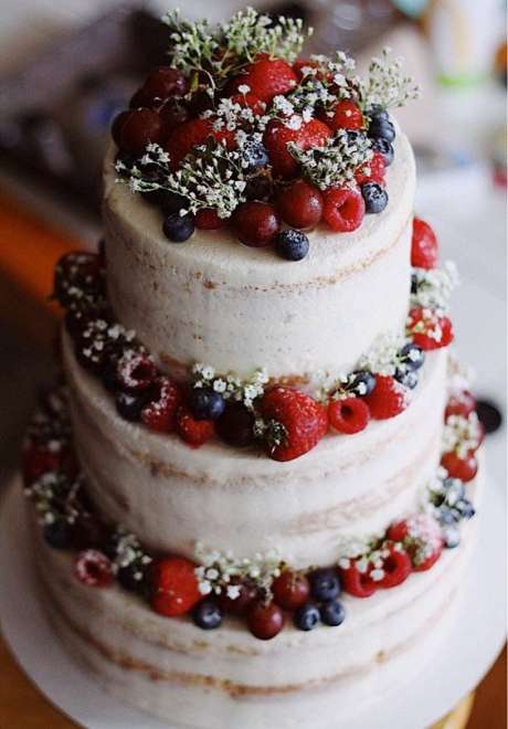 Berry Decorated Wedding Cakes for Winter