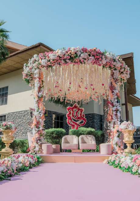 حفل زفاف هندي بثيم الأزهار الناعمة في دبي 