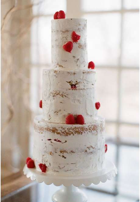 Gorgeous Valentine's Day Inspired Wedding Cakes
