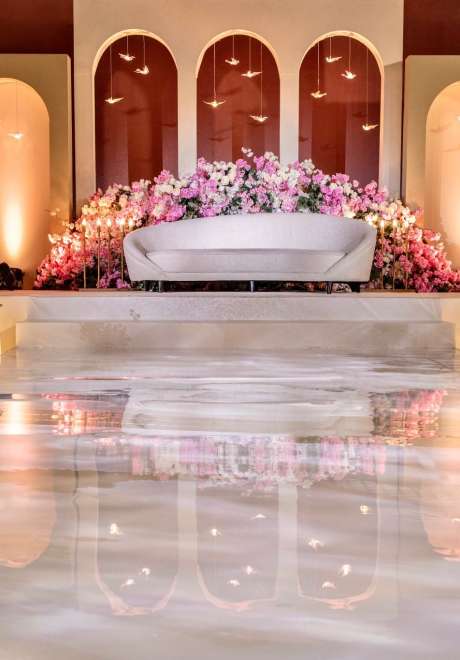 حفل زفاف من وحي الحديقة الوردية في الدوحة 