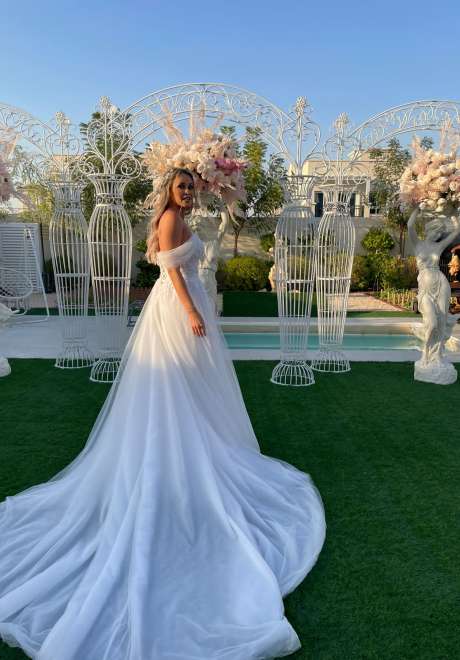 حفل زفاف ساحر على طراز الحدائق الوردية في الإمارات العربية المتحدة