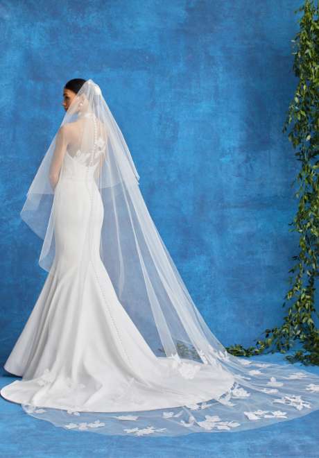 مجموعة فساتين زفاف كارولينا هيريرا لخريف 2022