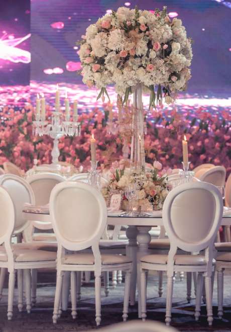 حفل زفاف ساحر مزين بالزهور في لبنان