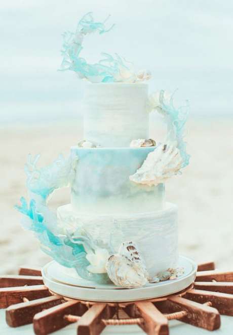 أفكار كيكات أعراس مثالية لحفل زفاف على الشاطئ 