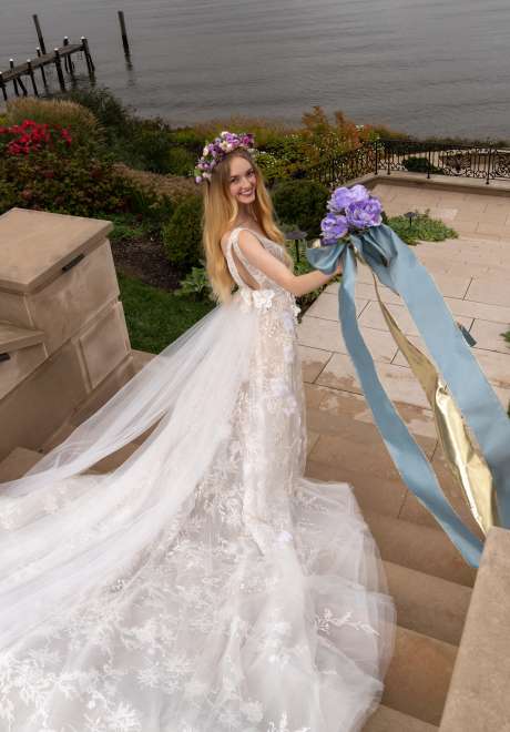 مجموعة فساتين زفاف ريم عكرا لعام 2023