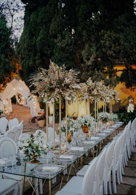 حفل زفاف فاخر باللونين الذهبي والأبيض في لبنان