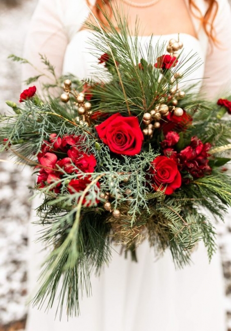 Wonderful Christmas-Inspired Wedding Bouquets