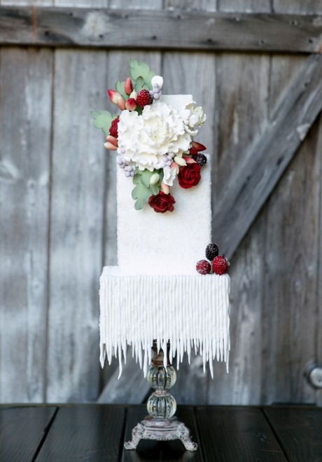 Lovely Christmas-Inspired Wedding Cakes Lovely Christmas-Inspired Wedding Cakes