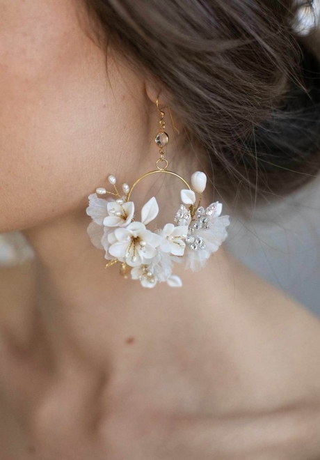 الأقراط الجريئة للعروس الأقراط الجريئة للعروس