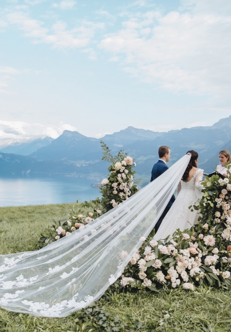 حفل زفافك في الوجهة السويسرية المثالية في بحيرة منطقة لوسيرن حفل زفافك في الوجهة السويسرية المثالية في بحيرة منطقة لوسيرن