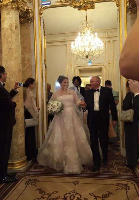 حفل زفاف فاخر لنجمة الأوبرا الروسية آنا نيتريبكو