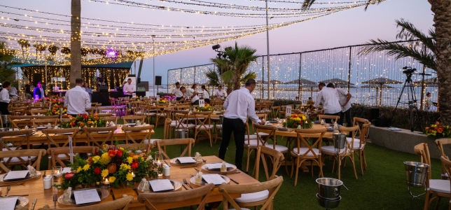 حزم حفلات الزفاف في ميركيور لارنكا بيتش ريزورت