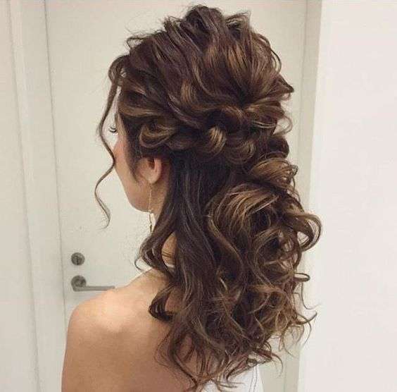 Curly Bridal Hairstyles | Arabia Weddings Curly Bridal Hairstyles | Arabia Weddings