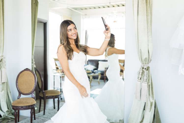 5 فوائد لشراء فستان زفافك عبر الإنترنت 