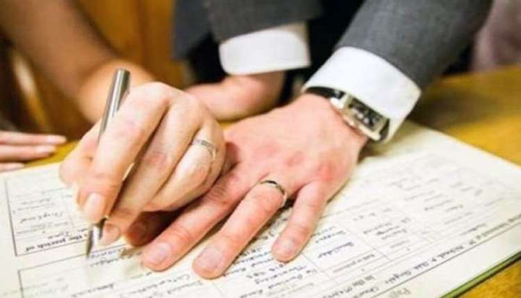 أبوظبي تتيح عقد الزواج المدني للسياح والمقيمين