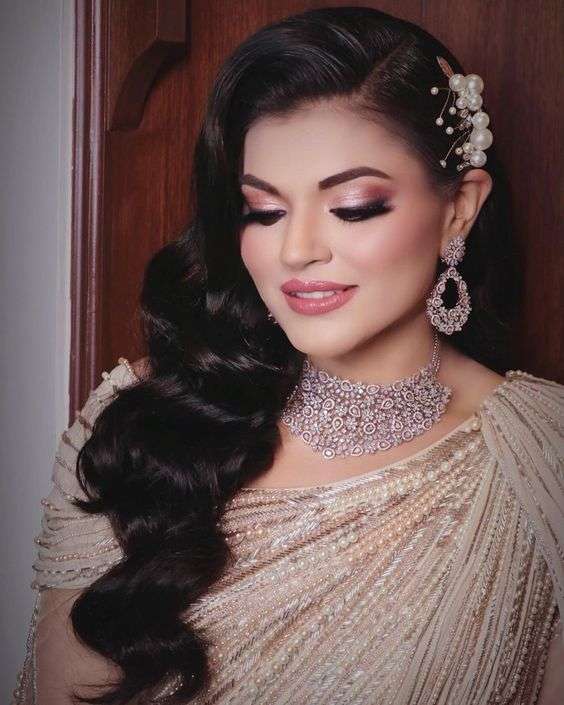 Side Swept Bridal Hairstyle | Arabia Weddings Side Swept Bridal Hairstyle | Arabia Weddings