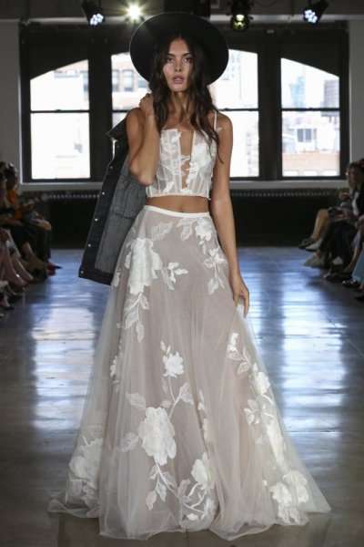 Beautiful Two Piece Wedding Dresses for The Trendy Bride of 2019