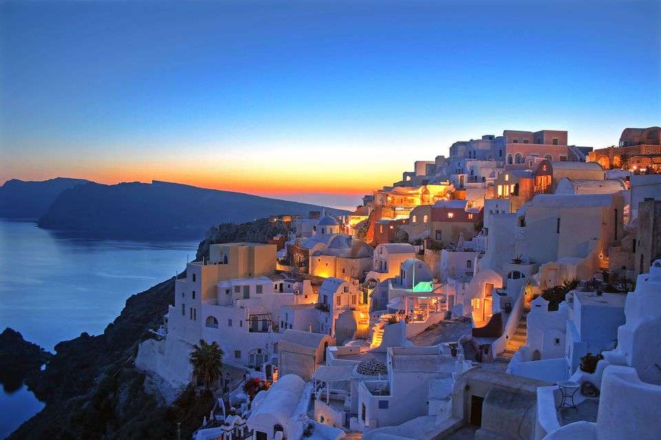 10 Best Things To Do in Santorini on Your Honeymoon