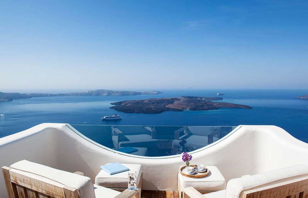 10 Best Things To Do in Santorini on Your Honeymoon