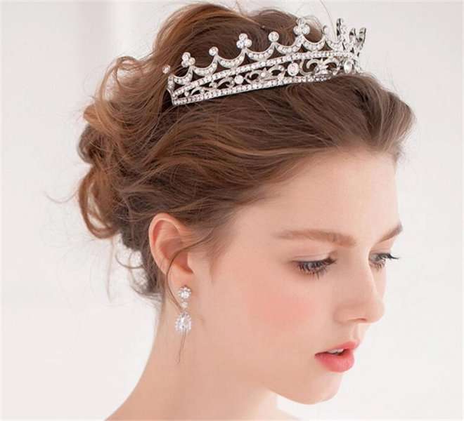 Real Pearl Bridal tiara. Romantic wedding crown for bridal updos.