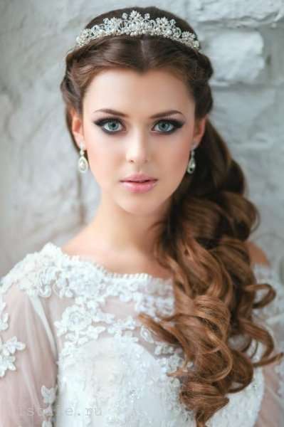 Bridal Hairstyles with Tiaras | Arabia Weddings