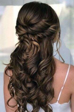 Beautiful Hairstyles For Your Engagement