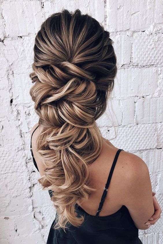 Beautiful Hairstyles For Your Engagement