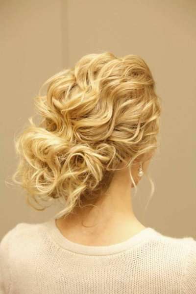 Beautiful Wavy and Curly Bridal Hairstyles