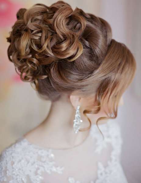 Beautiful Wavy and Curly Bridal Hairstyles