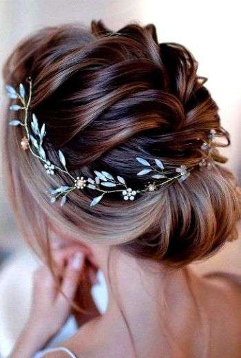 The Trendiest Bridal Hairstyles