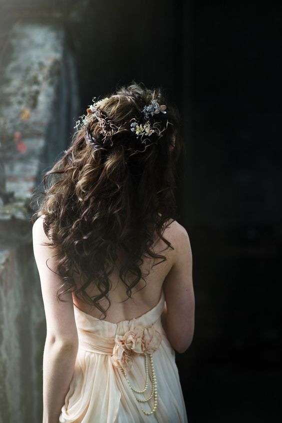 Beautiful Ways to Wear Your Hair Down on Your Wedding Day